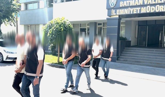 Batman'da pamuk yüklü iki tırda 112 kilo esrar ele geçirildi