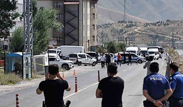 Bitlis'te otobüs durağında şüpheli paket alarmı
