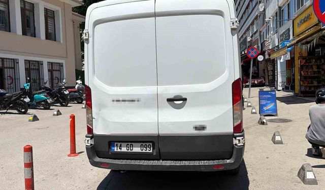 Bolu'da geri manevra yapan panelvan yaşlı kadına çarptı