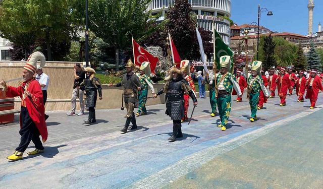 Bolu'da sünnet şöleni coşkusu: İzzet Baysal Caddesi'nde mehterli yürüyüş