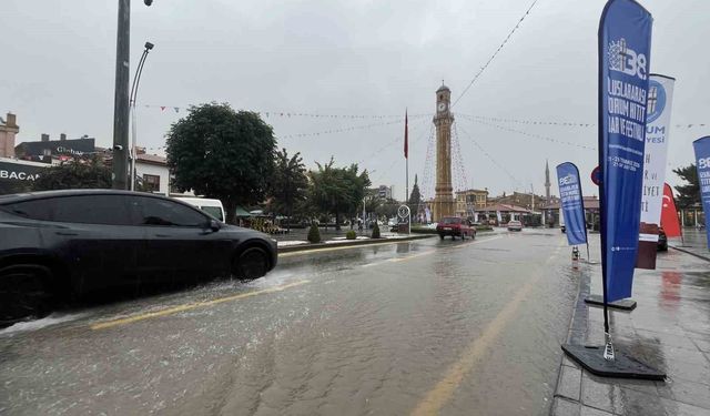 Çorum'da sağanak hayatı olumsuz etkiledi