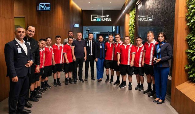 Down Futsal Milli Takımı'nın Genuine Cup için ABD'ye yolculuğu başladı