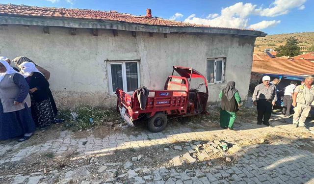 Elektrikli motosiklet duvara çarptı: 6 yaralı