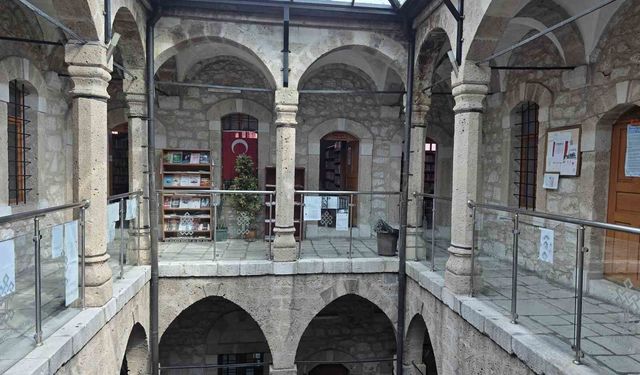 Eskiden cezaeviydi şimdi ise 36 bin kitaplık bir bilgi yuvası