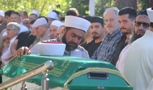 Feci kazada ölen hafızın cenaze namazını imam olan babası kıldırdı