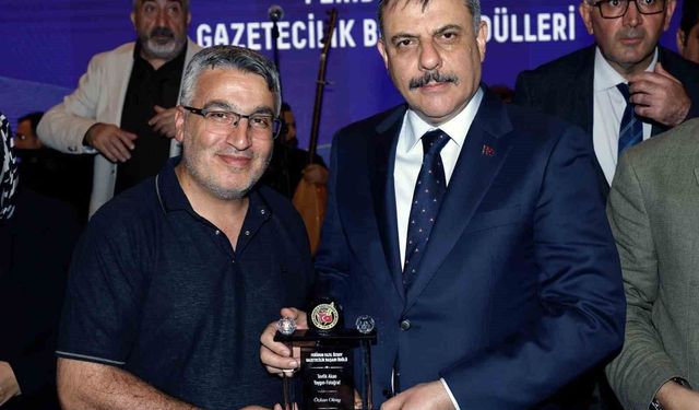 Feridun Fazıl Özsoy Başarılı Gazeteciler Ödül Töreni'nde İHA'ya ödül