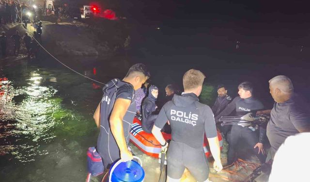 Fırat Nehri'nde su seviyesinin yükselmesi ile mahsur kalan 26 kişi kurtarıldı