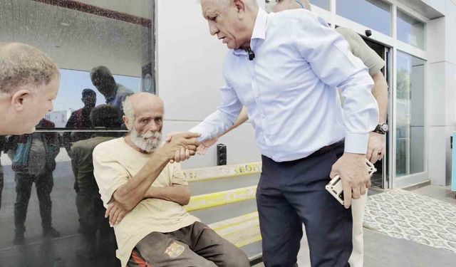 Geçmişini unutup sokaklarda yaşamaya başlayan adam, devletin şefkat elini uzatmasıyla bambaşka bir görünüme kavuştu