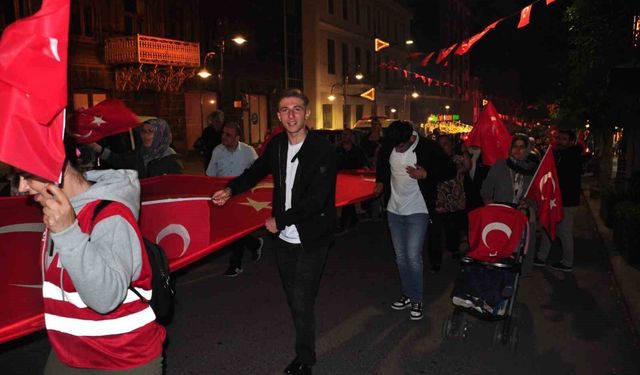 Karslılar 15 Temmuz'da tek yürek oldu: Binlerce vatandaş meydanları doldurdu, birlik ve beraberlik mesajı verildi