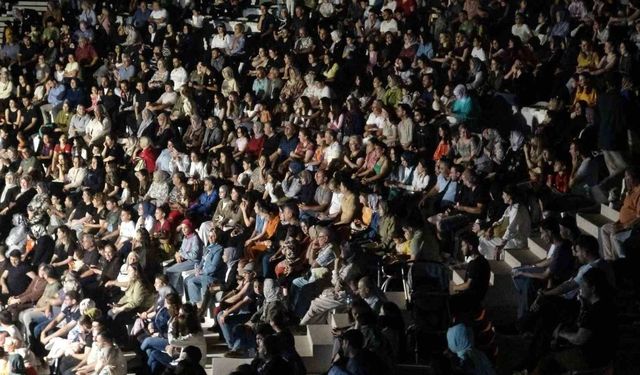 Kilis'te 'Sınırdan Sesler Korosu' konserine yoğun ilgi