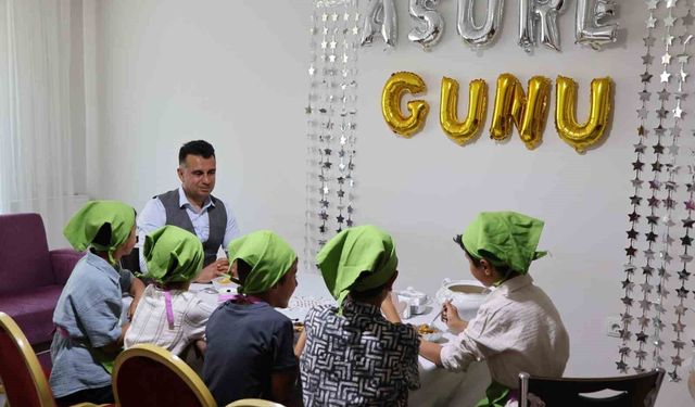 Koruma altındaki çocuklar aşure yaptı