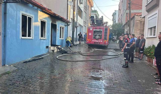 Küçükkuyu'da ev yangını: 1 kişi yaralandı