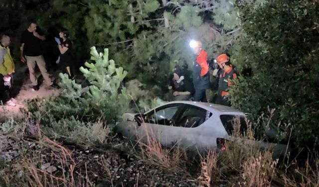 Kütahya'da otomobil ile motosiklet çarpışarak şarampole yuvarlandı: 5 yaralı