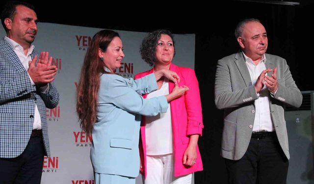 Manisa'da 15 CHP'li belediye başkanı YENİ Parti'ye katıldı