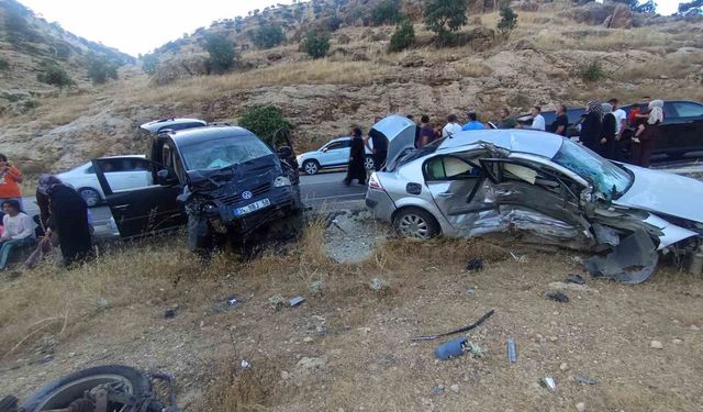 Mardin'de iki otomobil çarpıştı: 9 yaralı