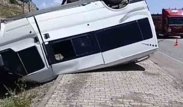 Minibüs takla attı: 1 yaralı