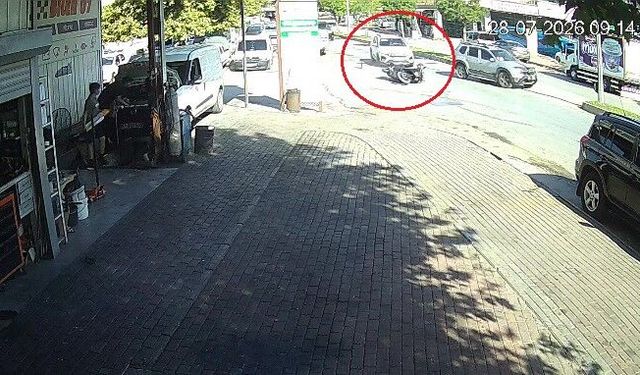 Otomobille çarpıştı, motosikletiyle birlikte metrelerce sürüklendi