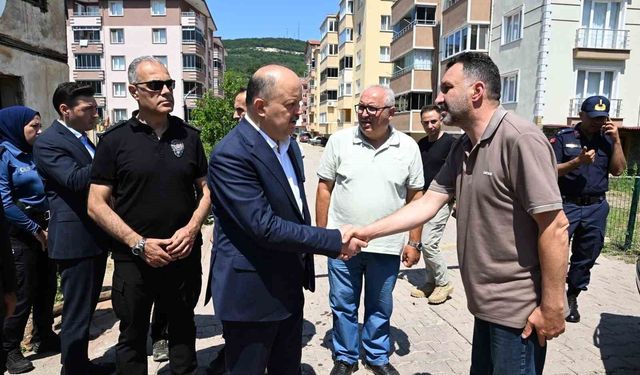 Selden etkilenen Cide'de hasar tespit ve temizlik çalışmaları sürüyor
