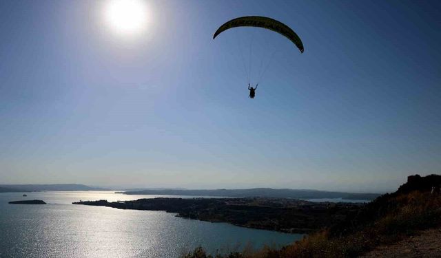 Serebral palsili Cabbar doğum gününde yamaç paraşütüyle uçtu
