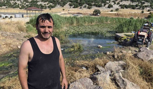 Sıcaktan bunalanlar su kanallarına koştu