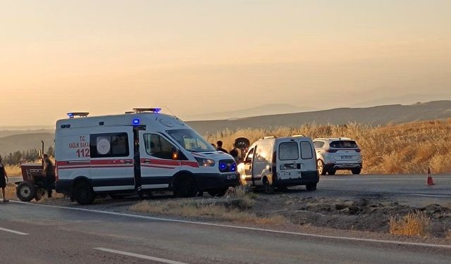 Siirt'te otomobil ile traktör çarpıştı: 2 yaralı