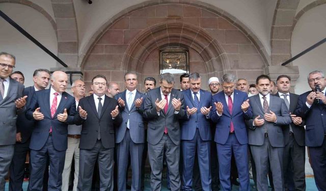 Tarihi Fetih Camii restorasyonun ardından ibadete açıldı