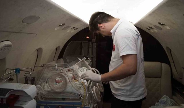 Tülin bebek, ambulans uçakla İstanbul'a sevk edildi