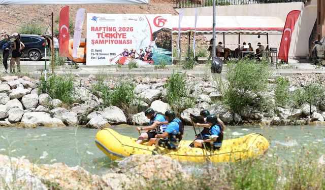 Türkiye Rafting Şampiyonası 3. ayak yarışları Van'da başladı