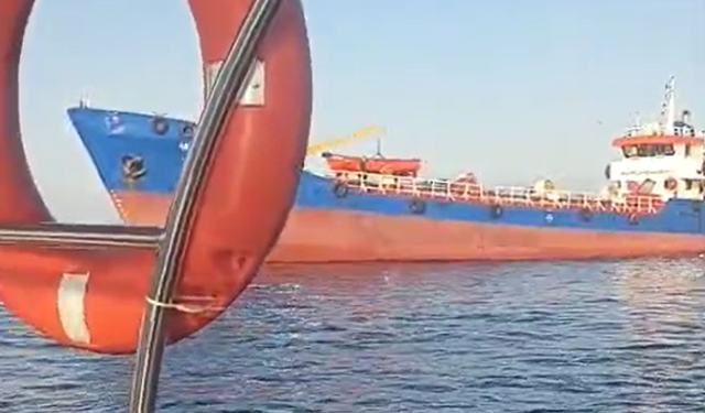 Yalova açıklarında su tankeri tekneye çarptı: 2 kişi denize atlayarak kurtuldu