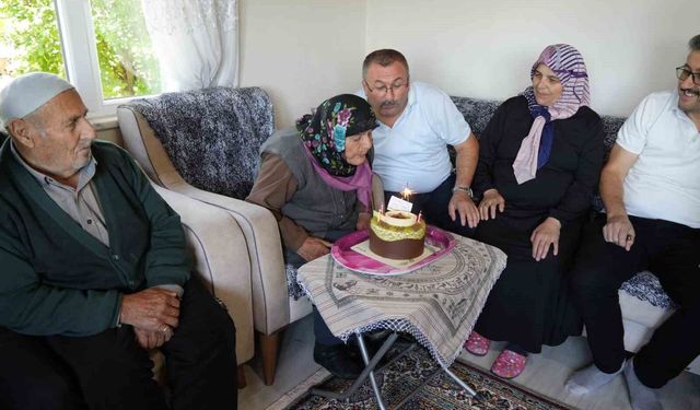 100 yaşına giren Atiye nineye, davullu zurnalı doğumgünü kutlaması