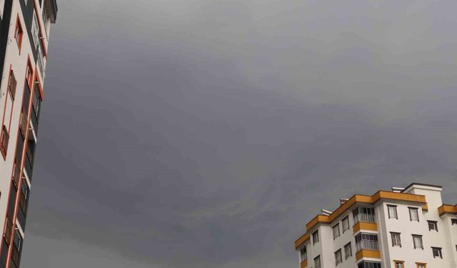 Adana'da ceviz büyüklüğünde dolu yağışı