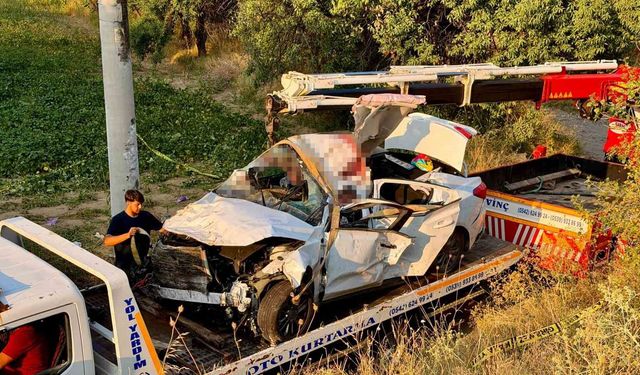 Afyonkarahisar'da feci kaza: 2 ölü, 2 yaralı