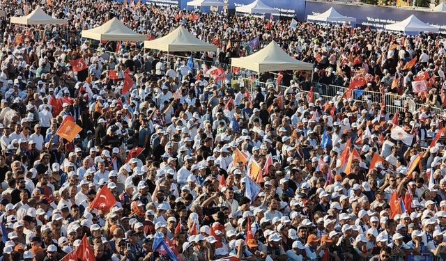 AK Parti'nin 25. yıl mitingine vatandaşlardan yoğun ilgi