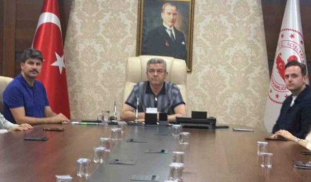 Artvin Valisi Ergün'den Hopa'daki şüpheli cisim ile ilgili açıklama: 'Endişe edilecek bir durum yok, yol yeniden trafiğe açıldı'