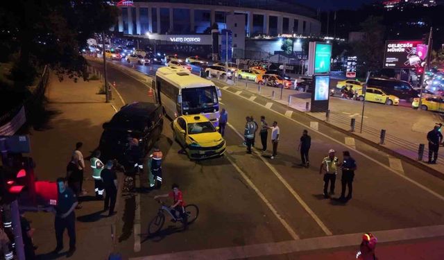 Beyoğlu'nda 8 araçlı zincirleme kaza: 5 kişi yaralandı