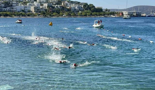 Bodrum'da sağlık için kulaç attılar: 'Sağlığa Kulaç At' ikinci kez denizde