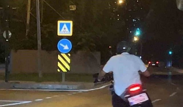 Drift atarak trafiği tehlikeye sokan motosikletli kamerada