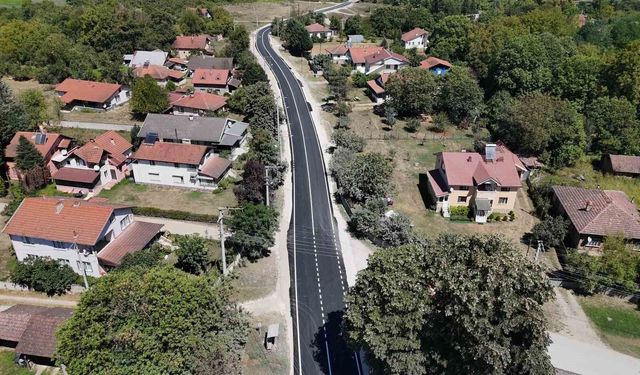 Düzce'de gece gündüz asfalt seriliyor