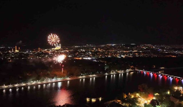 Edirne'de 30 Ağustos Zafer Bayramı resepsiyonu: Meriç Nehri'nde havai fişek gösterisi