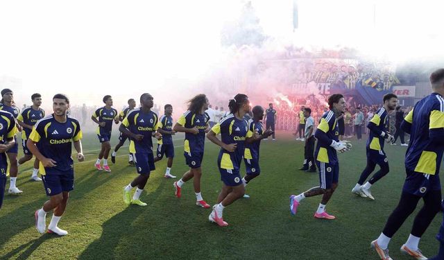 Fenerbahçe, Sturm Graz maçı öncesi son antrenmanını taraftara açık yaptı