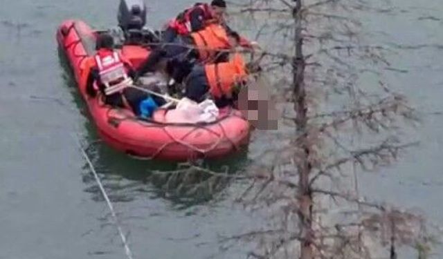 Gümüşhane'de baraj gölüne düşen araçta 1 kişi öldü, arama çalışmaları sürüyor