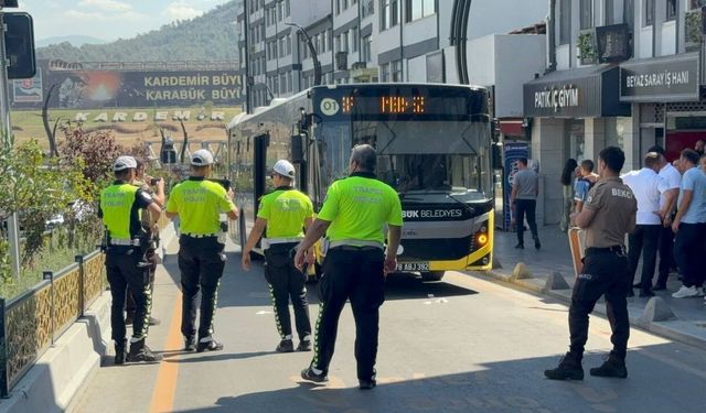 Karabük'te belediye otobüsü yayaya çarptı: 1 yaralı