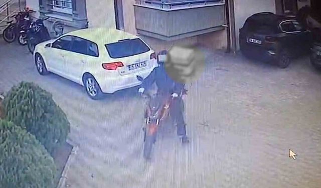 Kendi motosikleti gibi bindi, vitesi boşa atıp götürdü