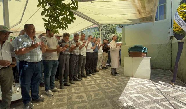 Kıbrıs Gazisi Ahmet Bacınak İzmir'de son yolculuğuna uğurlandı