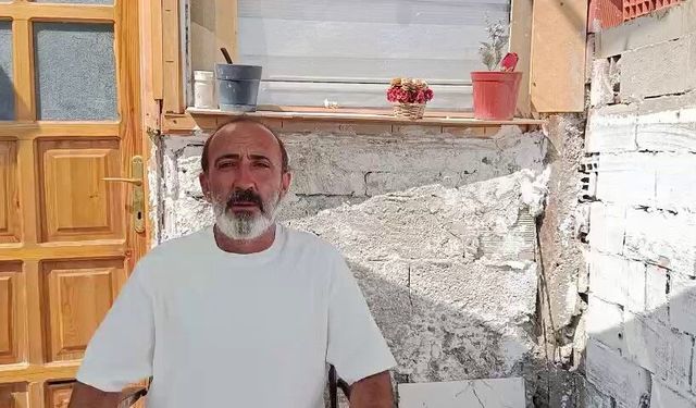Küçük gölette 1,5 metrelik devasa balık yakaladı, mutluluğu kameraya yansıdı