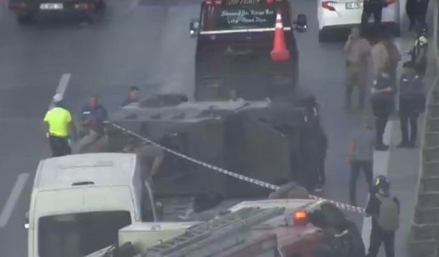 Pendik'te zincirleme kazaya karışan polis aracı takla attı: 3 yaralı