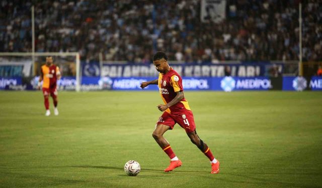 Trendyol Süper Lig: Erzurumspor FK: 0 - Galatasaray: 3 (İlk yarı)