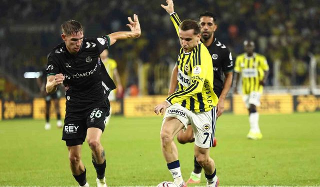 Trendyol Süper Lig: Fenerbahçe: 3 - Konyaspor: 1 (İlk yarı)