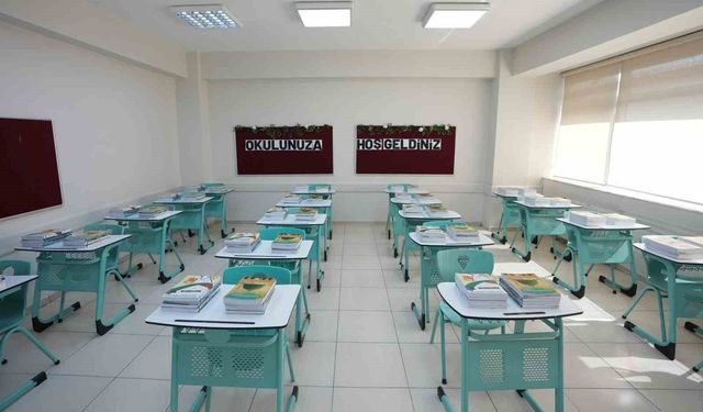 283 milyondan fazla ders kitabı sıralardaki yerini almaya başladı