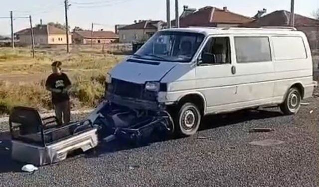 Aksaray'da minibüs 3 tekerli mopede çarptı: 5 yaralı